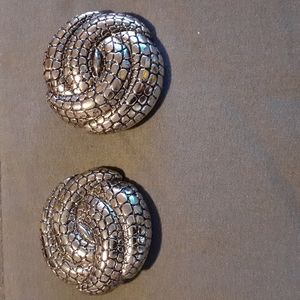 Silver & Black Swirl Earrings with design. Clip-ons 1/2" X 1 1/2" (L8 217 B2)